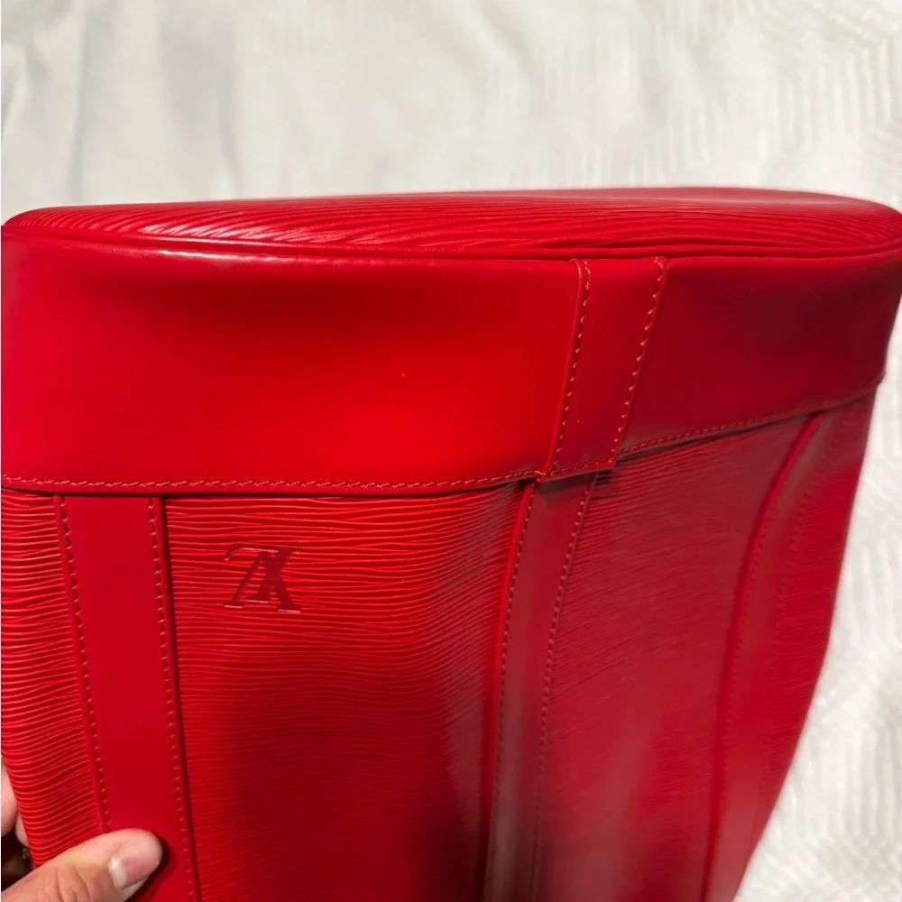 Louis Vuitton Vibrant Red Epi Leather Sling Bag - Picture 5 of 16